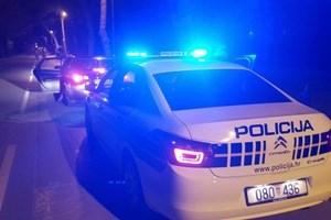 Slika PU_I/vijesti/2017/policijski auto mračna2.JPG
